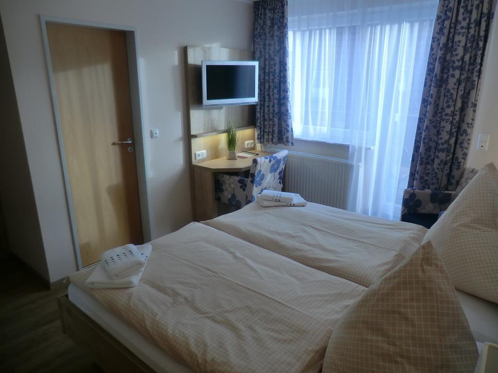 Hotel Pension Am Hafen Norddeich (Norden) Exterior foto